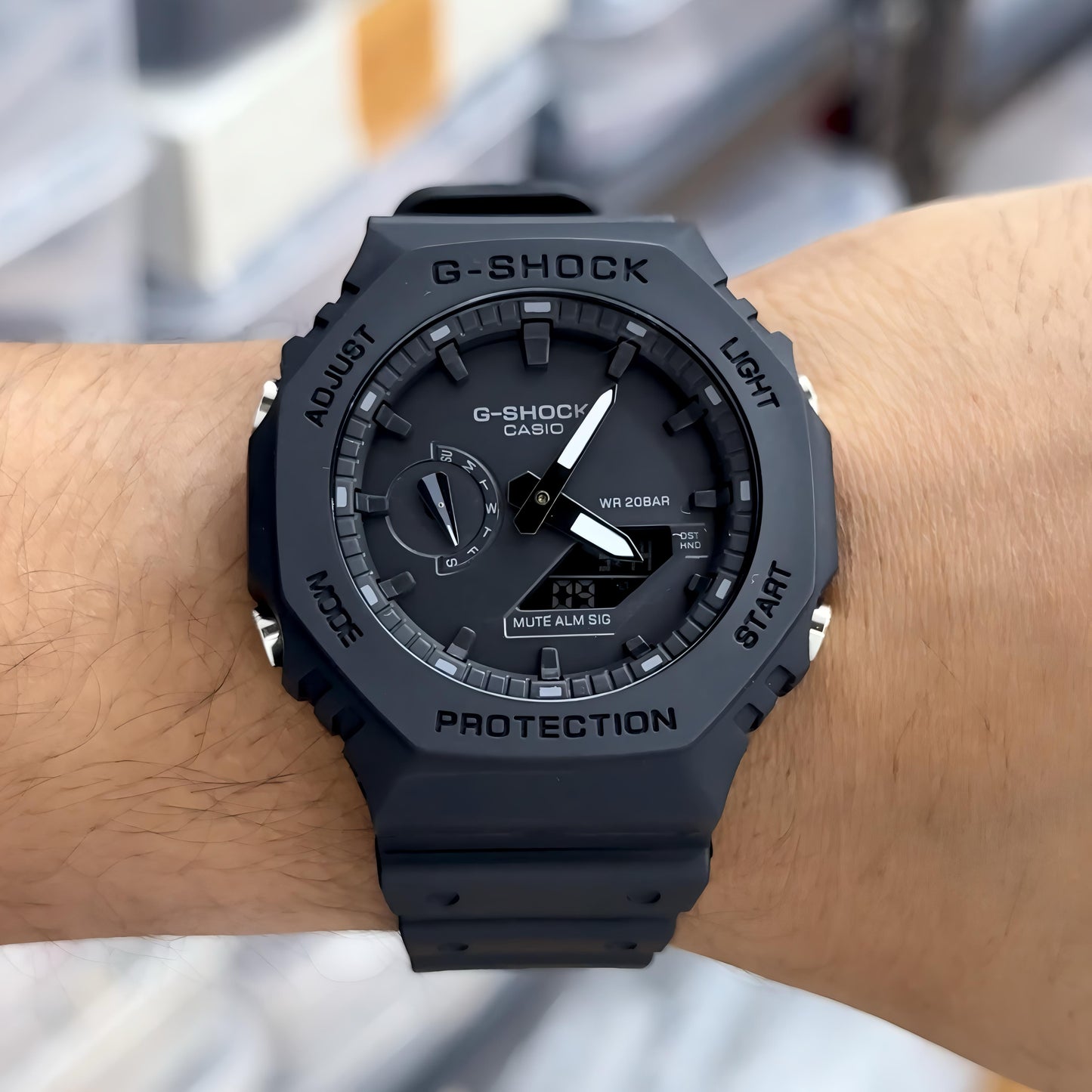 Sporty Men’s Watch